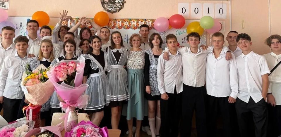 Встречайте! Новое поколение выпускников Алчевской средней специализированной физико-математической школы № 22 Встречайте! Новое поколение выпускников Алчевской средней специализированной физико-математической школы № 22