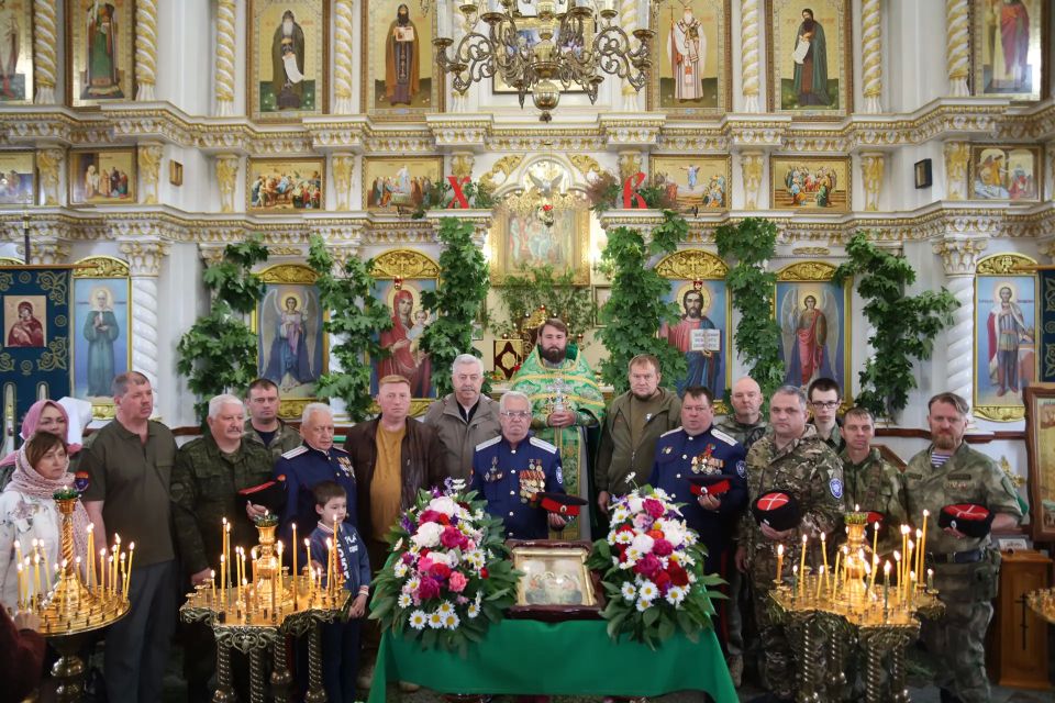 В праздник Святой Троицы депутаты от Единой России передали полевую кухню храму Александра Невского в Луганске В праздник Святой Троицы депутаты от Единой России передали полевую кухню храму Александра Невского в Луганске