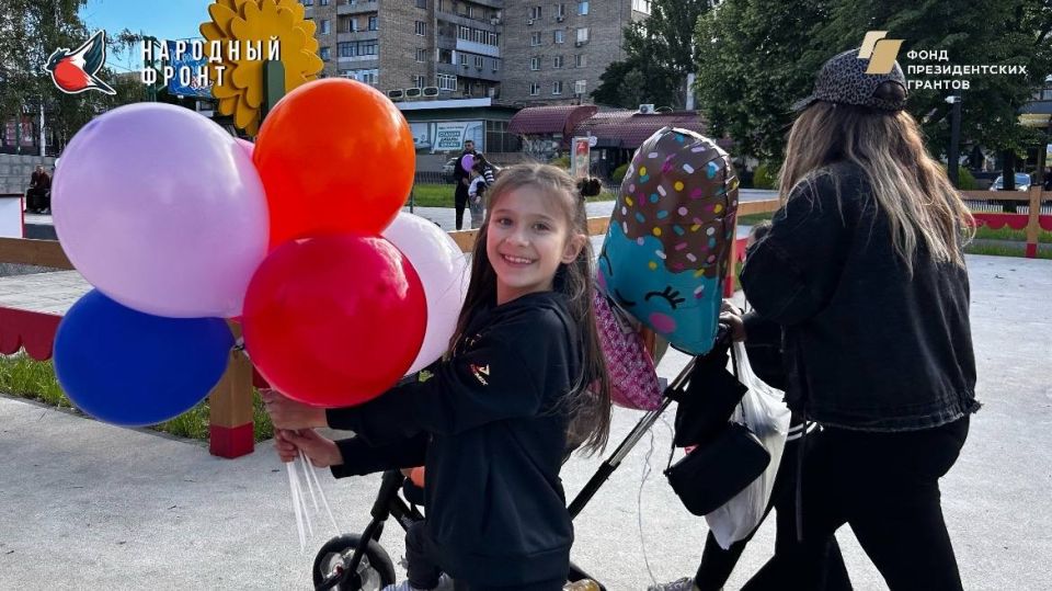 Молодёжка НФ ЛНР поздравила маленьких Луганчан с Днём защиты детей! Молодёжка НФ ЛНР поздравила маленьких Луганчан с Днём защиты детей!