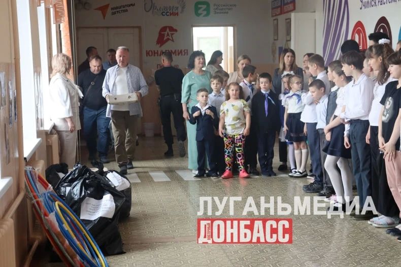 «С теплом из Сибири» – к самых маленьким: красноярские партийцы поздравили юных свердловчан с Днем защиты детей «С теплом из Сибири» – к самых маленьким: красноярские партийцы поздравили юных свердловчан с Днем защиты детей