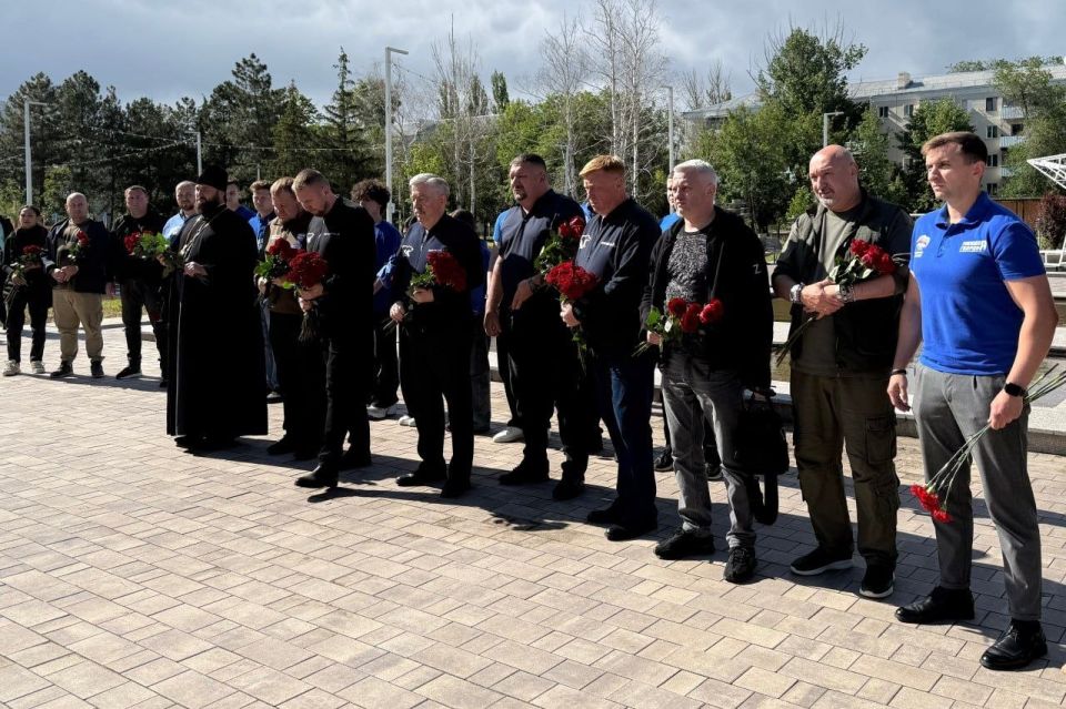 В Луганске почтили память детей - жертв агрессии ВСУ В Луганске почтили память детей - жертв агрессии ВСУ