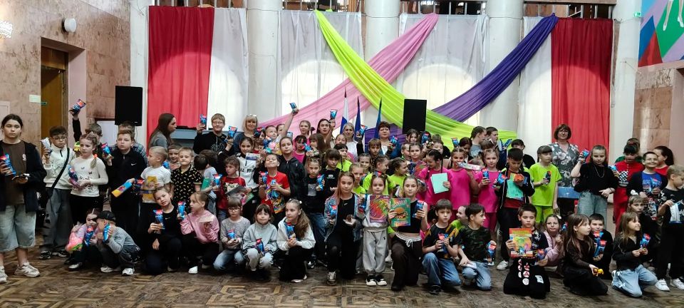 В Молодогвардейском Дворце культуры «Юность» под эгидой ВПП «Единая Россия» прошла игровая программа для детей «Путешествие в творческую страну» В Молодогвардейском Дворце культуры «Юность» под эгидой ВПП «Единая Россия» прошла игровая программа для детей «Путешествие в творческую страну»