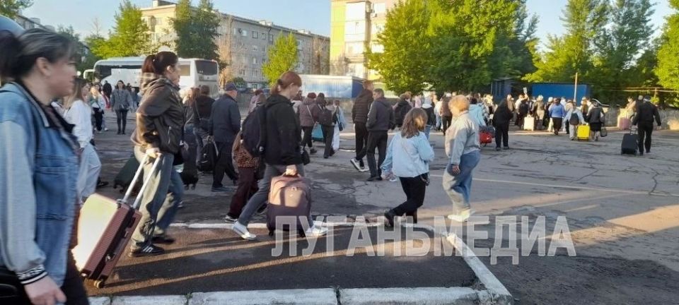 Дети из Свердловского округа отправились на отдых и оздоровление к морю Дети из Свердловского округа отправились на отдых и оздоровление к морю