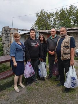 Также в День защиты детей секретарь первичного отделения № 10 Первомайского местного отделения партии "Единая Россия" Юлия Шилова совместно с представителем казачества (станица Александровка) Виктором Павленко в очередной...