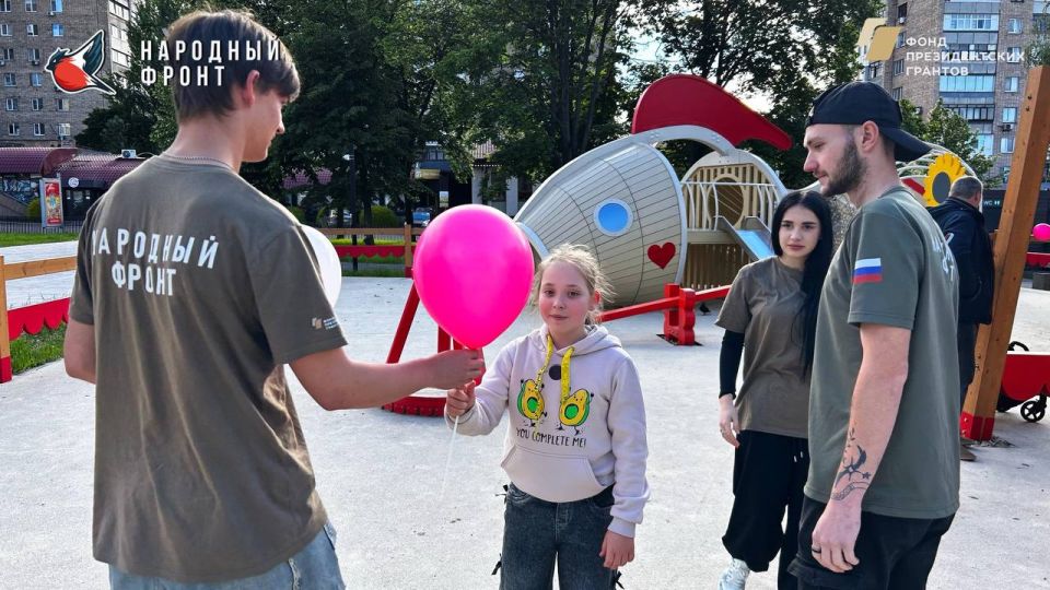 Молодёжка НФ ЛНР поздравила маленьких Луганчан с Днём защиты детей! Молодёжка НФ ЛНР поздравила маленьких Луганчан с Днём защиты детей!
