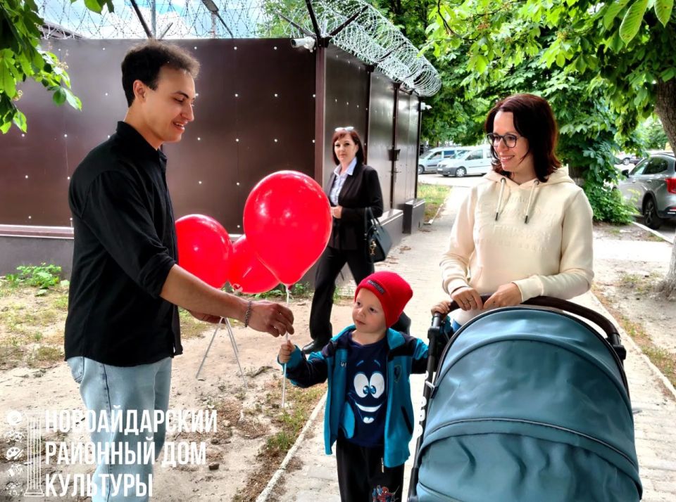 в пгт. Новоайдар прошла праздничная акция, посвящённая Международному дню защиты детей, под названием «Радуга детства» в пгт. Новоайдар прошла праздничная акция, посвящённая Международному дню защиты детей, под названием «Радуга детства»