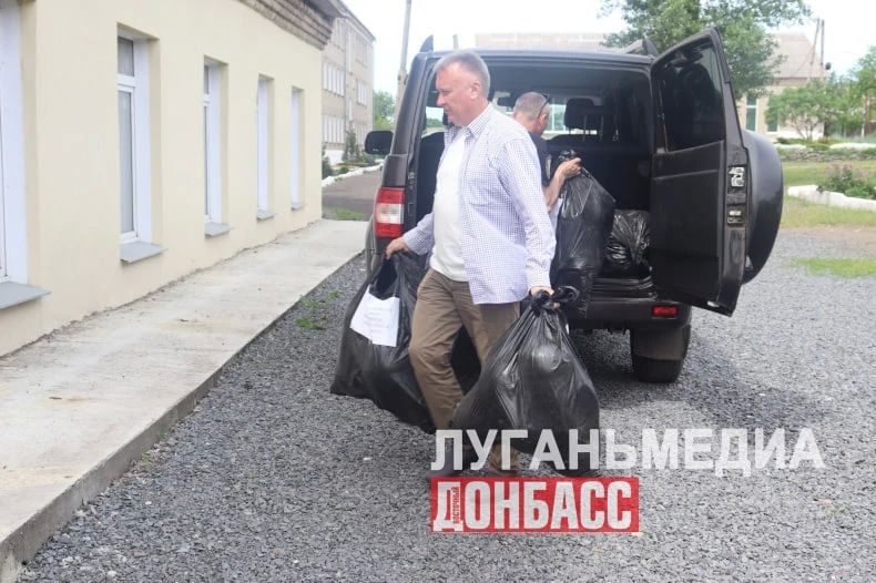 «С теплом из Сибири» – к самых маленьким: красноярские партийцы поздравили юных свердловчан с Днем защиты детей «С теплом из Сибири» – к самых маленьким: красноярские партийцы поздравили юных свердловчан с Днем защиты детей