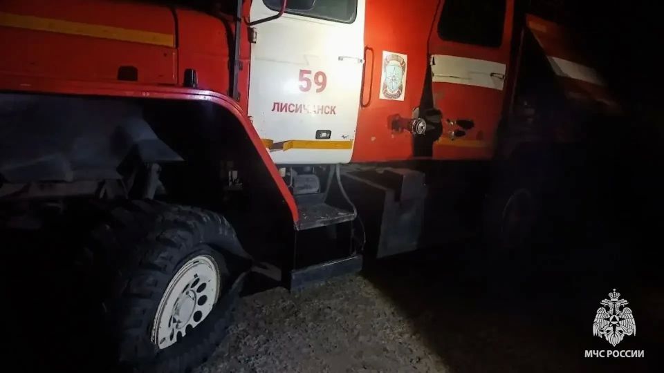 Дрон ВСУ в Лисичанске атаковал спасателей МЧС России Дрон ВСУ в Лисичанске атаковал спасателей МЧС России