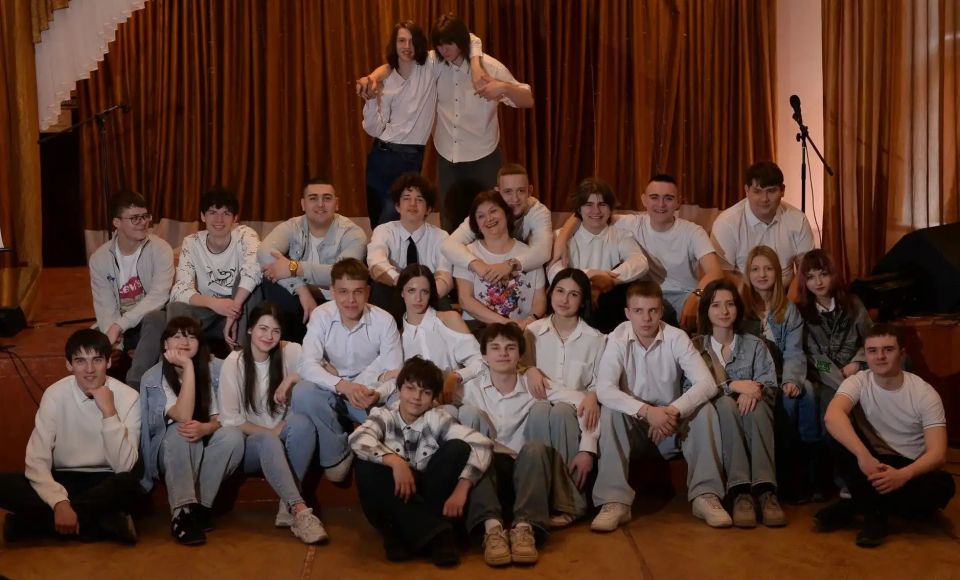 Встречайте! Новое поколение выпускников Алчевской средней специализированной физико-математической школы № 22 Встречайте! Новое поколение выпускников Алчевской средней специализированной физико-математической школы № 22