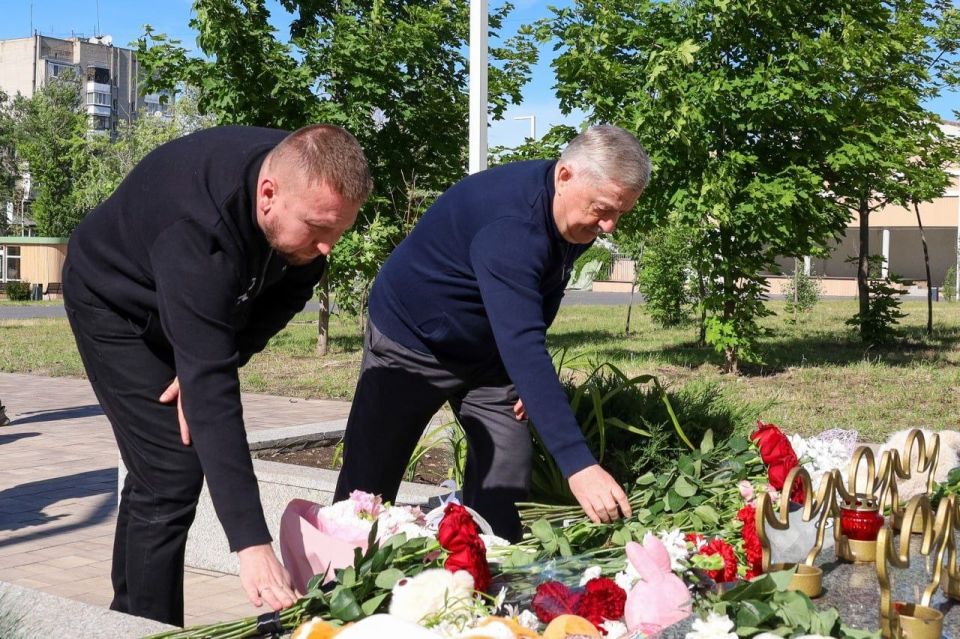 В Луганске почтили память детей - жертв агрессии ВСУ В Луганске почтили память детей - жертв агрессии ВСУ