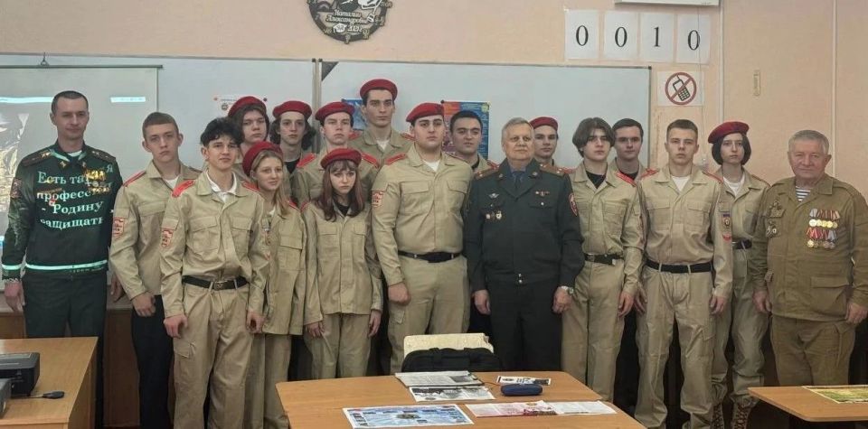 Встречайте! Новое поколение выпускников Алчевской средней специализированной физико-математической школы № 22 Встречайте! Новое поколение выпускников Алчевской средней специализированной физико-математической школы № 22