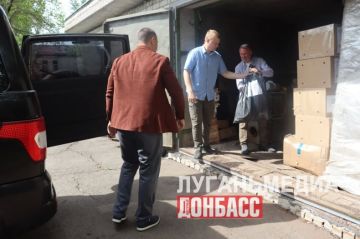 «С теплом из Сибири» – к самых маленьким: красноярские партийцы поздравили юных свердловчан с Днем защиты детей