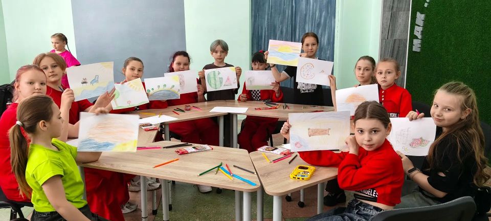 В Молодогвардейском Дворце культуры «Юность» под эгидой ВПП «Единая Россия» прошла игровая программа для детей «Путешествие в творческую страну» В Молодогвардейском Дворце культуры «Юность» под эгидой ВПП «Единая Россия» прошла игровая программа для детей «Путешествие в творческую страну»