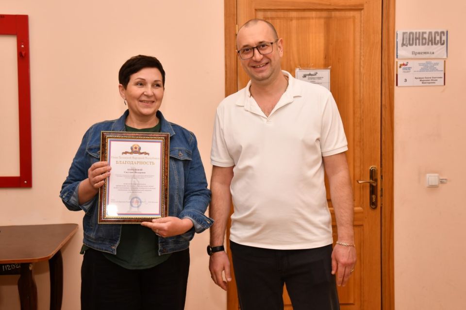 • За личный вклад в оказание помощи ветеранам СВО и их семьям Благодарностями Главы ЛНР Леонида Пасечника были отмечены два социальных координатора свердловского филиала – Елена Ерёмина и Светлана Королёва • За личный вклад в оказание помощи ветеранам СВО и их семьям Благодарностями Главы ЛНР Леонида Пасечника были отмечены два социальных координатора свердловского филиала – Елена Ерёмина и Светлана Королёва