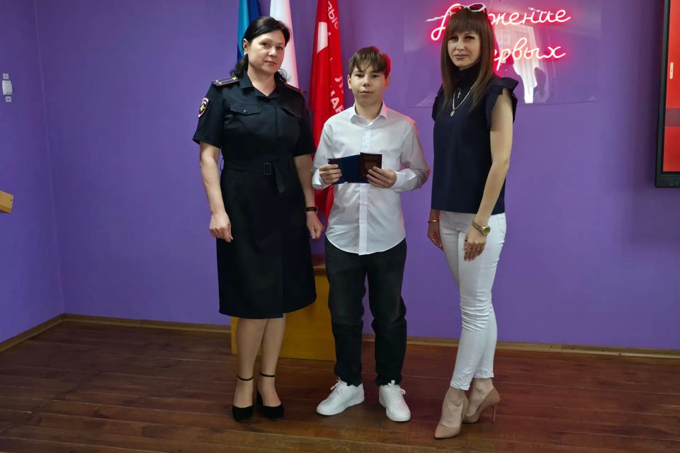 В Свердловском муниципальном округе состоялась торжественная церемония вручения паспортов В Свердловском муниципальном округе состоялась торжественная церемония вручения паспортов