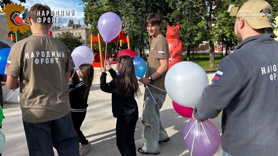 Молодёжка НФ ЛНР поздравила маленьких Луганчан с Днём защиты детей! Молодёжка НФ ЛНР поздравила маленьких Луганчан с Днём защиты детей!