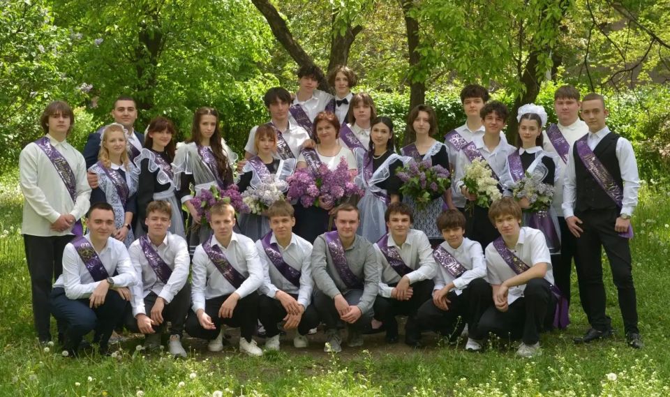 Встречайте! Новое поколение выпускников Алчевской средней специализированной физико-математической школы № 22 Встречайте! Новое поколение выпускников Алчевской средней специализированной физико-математической школы № 22