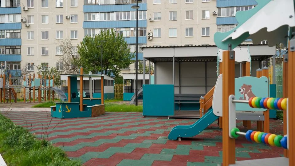 С 2022 года в Донбассе и Новороссии завершили восстановление свыше 1 700 школ и детских садов С 2022 года в Донбассе и Новороссии завершили восстановление свыше 1 700 школ и детских садов