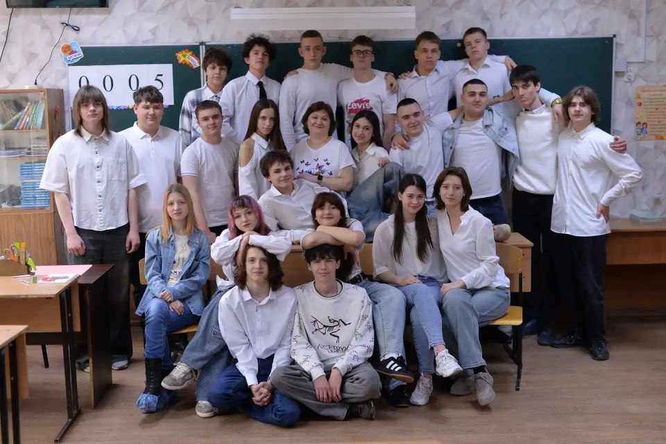 Встречайте! Новое поколение выпускников Алчевской средней специализированной физико-математической школы № 22 Встречайте! Новое поколение выпускников Алчевской средней специализированной физико-математической школы № 22
