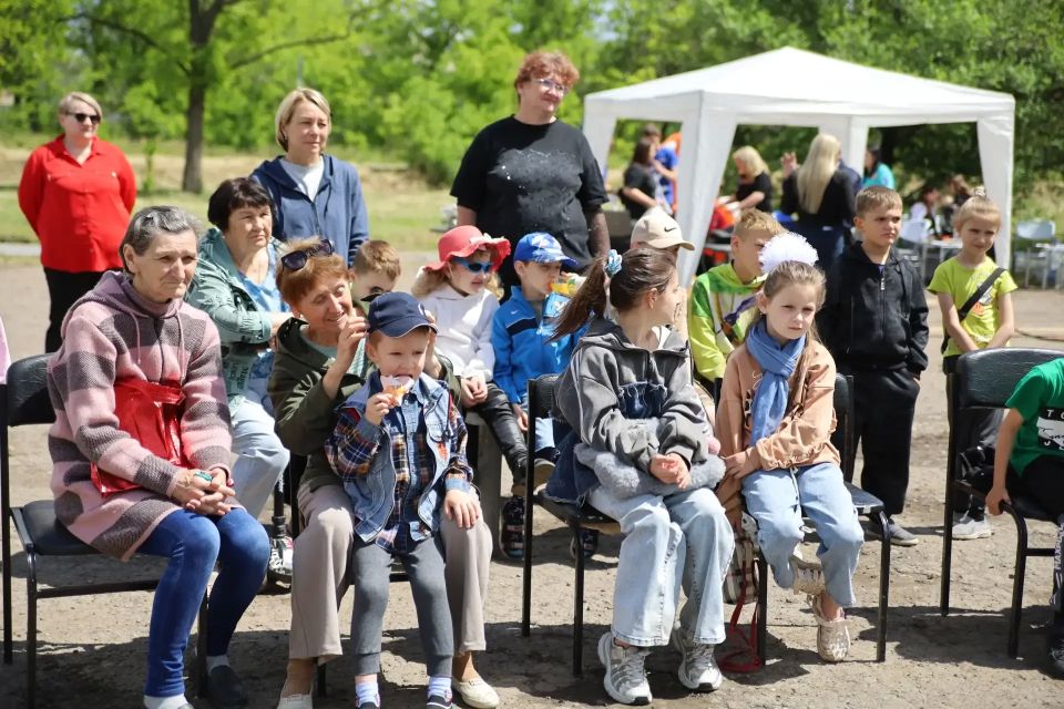 В Фабричном устроили праздник двора с мороженым, роботами и ростовыми куклами В Фабричном устроили праздник двора с мороженым, роботами и ростовыми куклами