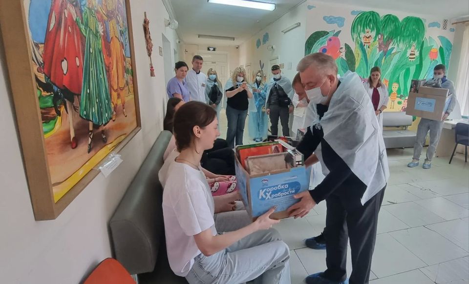 Виктор Водолацкий: Сегодня, в Международный День защиты детей, совместно с заместителем Председателя Народного Совета ЛНР, членом Генерального Совета партии «Единая Россия» Колесниковым Д.С. посетил онкогематологическое... Виктор Водолацкий: Сегодня, в Международный День защиты детей, совместно с заместителем Председателя Народного Совета ЛНР, членом Генерального Совета партии «Единая Россия» Колесниковым Д.С. посетил онкогематологическое...