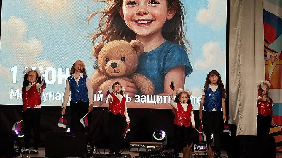 Каждый день каникул всегда особенный, потому, что это новый день лета, а с ним яркие впечатления, отдых и веселье Каждый день каникул всегда особенный, потому, что это новый день лета, а с ним яркие впечатления, отдых и веселье