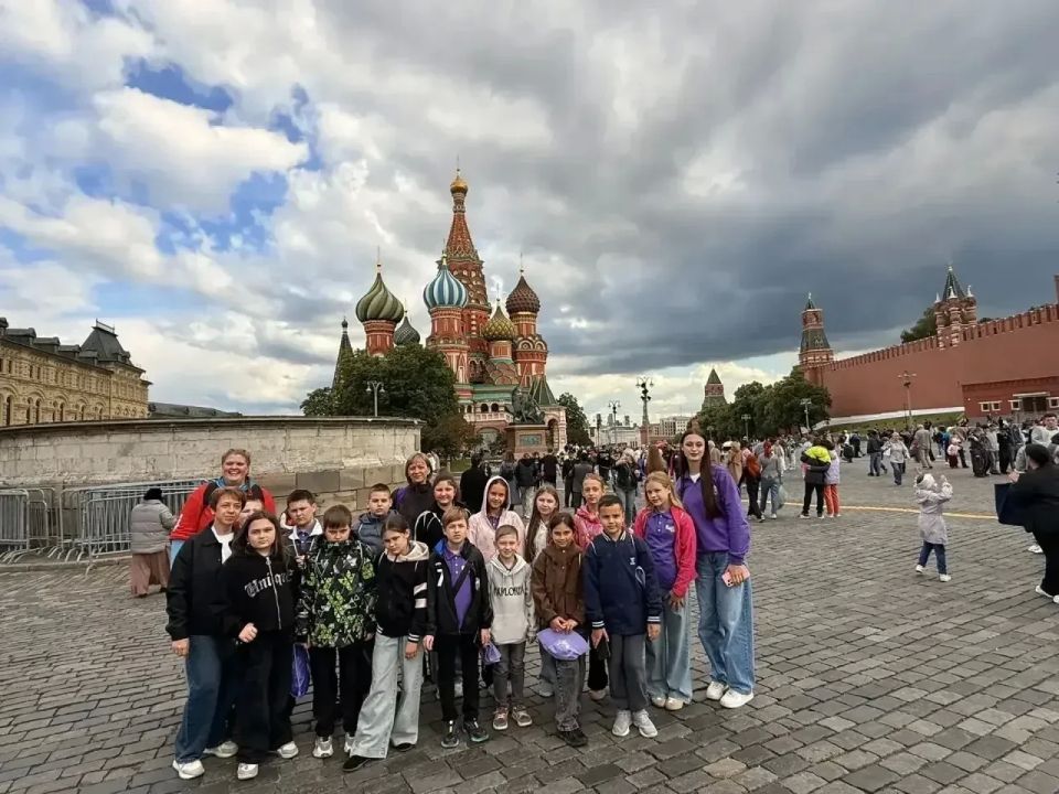 Орлята 4А из Ровеньковской гимназии имени Н. Трублаини в Москве! Орлята 4А из Ровеньковской гимназии имени Н. Трублаини в Москве!