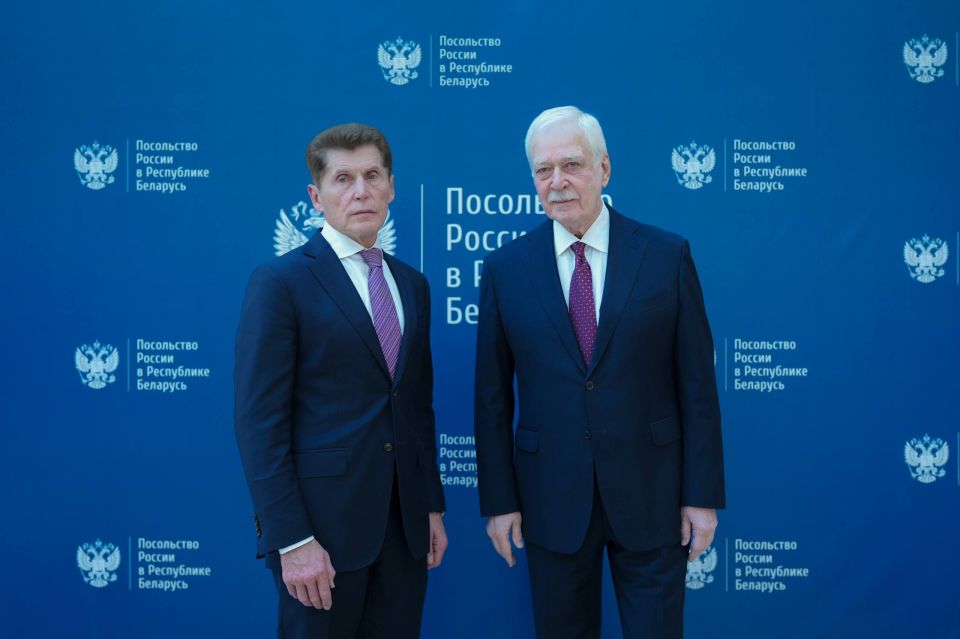 Посол России в Беларуси Борис Грызлов встретился с губернатором Приморского края Олегом Кожемяко, который находится в Беларуси с рабочим визитом Посол России в Беларуси Борис Грызлов встретился с губернатором Приморского края Олегом Кожемяко, который находится в Беларуси с рабочим визитом