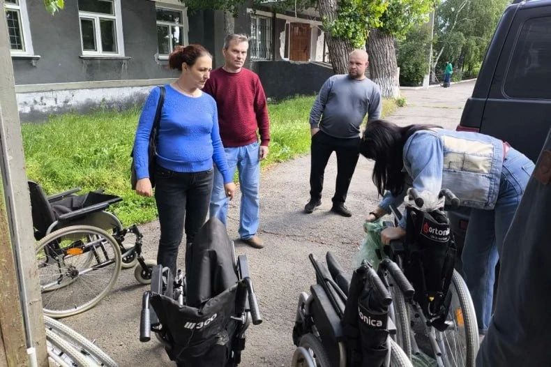 Забота в каждом действии: красноярские единороссы передали гуманитарную помощь особенным детям Свердловского округа к 1 июня Забота в каждом действии: красноярские единороссы передали гуманитарную помощь особенным детям Свердловского округа к 1 июня
