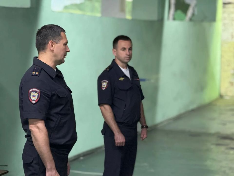 Руководители территориальных подразделений ОВД приняли участие в занятиях по огневой подготовке Руководители территориальных подразделений ОВД приняли участие в занятиях по огневой подготовке
