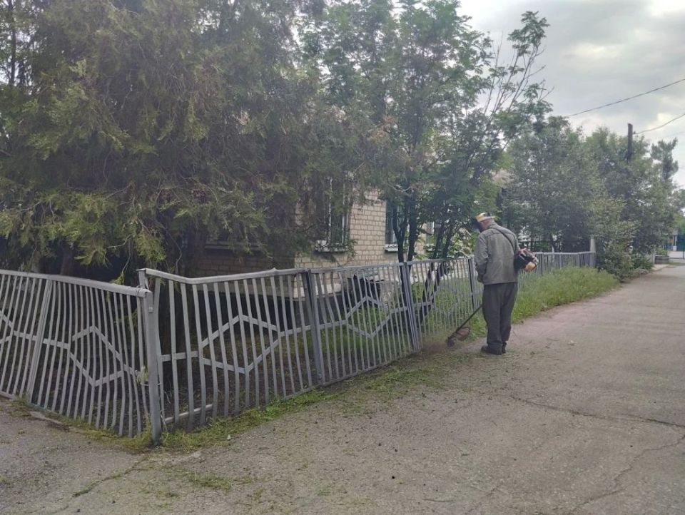 На территории Старобельского муниципального округа продолжаются мероприятия в сельских населённых пунктах, направленные на благоустройство территорий и информирование жителей На территории Старобельского муниципального округа продолжаются мероприятия в сельских населённых пунктах, направленные на благоустройство территорий и информирование жителей