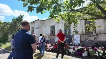 Делегация Международного Комитета Красного Креста осмотрела комнаты детей, погибших при атаке ВСУ на колледж в ЛНР, сообщил Мирошник