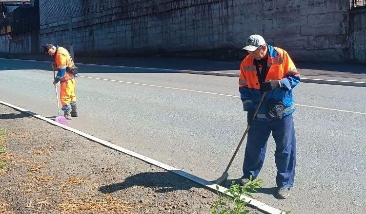 Коммунальными службами проведены работы на территории города Коммунальными службами проведены работы на территории города