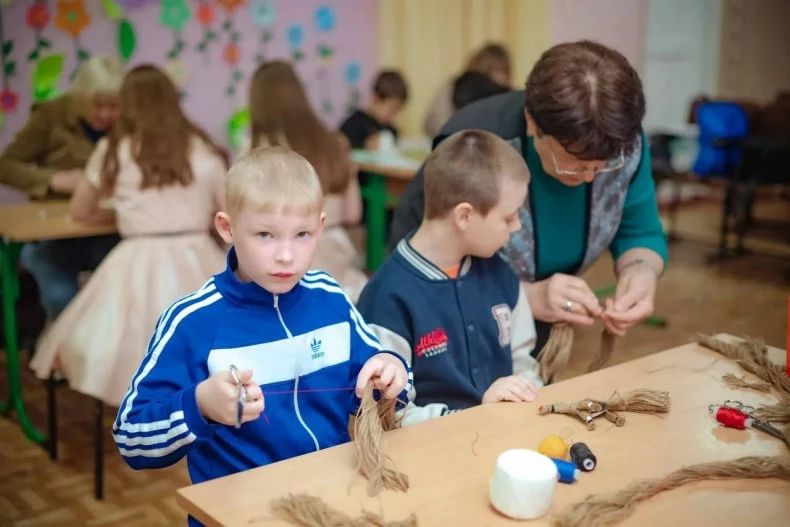 Совет женщин совместно с мастерами Клуба декоративно-прикладного искусства Совет женщин совместно с мастерами Клуба декоративно-прикладного искусства