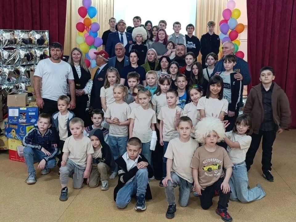 В День защиты детей общественники двух Республик посетили ГБОУ ЛНР "Краснодонский УВК «Забота» В День защиты детей общественники двух Республик посетили ГБОУ ЛНР "Краснодонский УВК «Забота»
