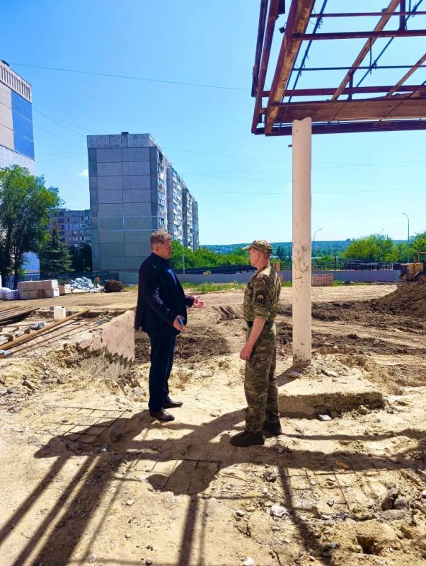 «Новая школа» в действии: Сергей Цемкало проверил реконструкцию школы №59 в Луганске «Новая школа» в действии: Сергей Цемкало проверил реконструкцию школы №59 в Луганске