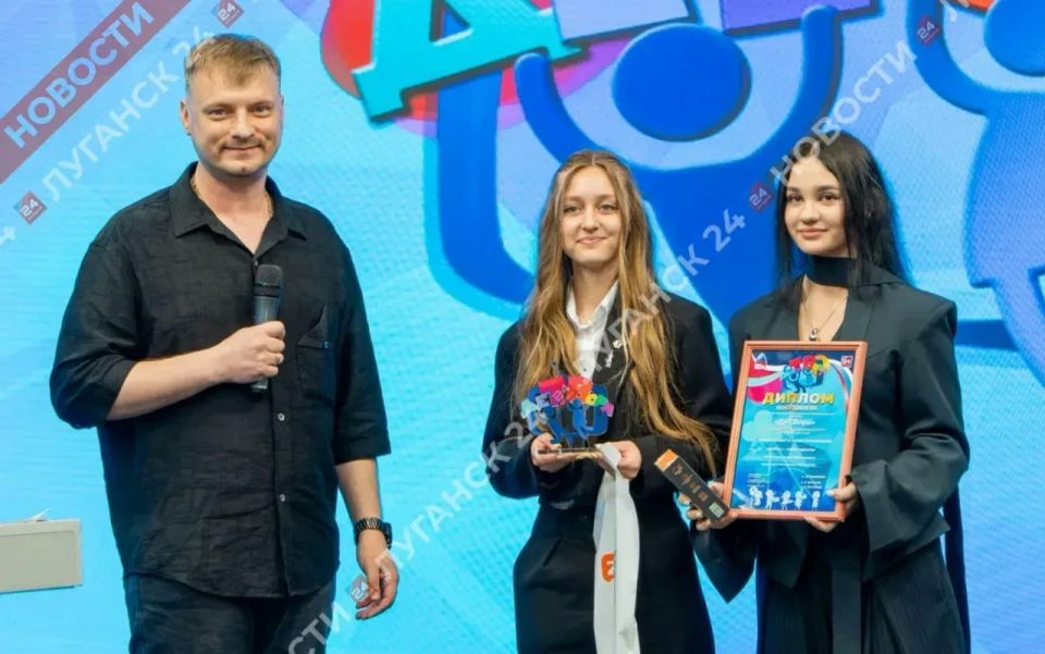 В День защиты детей в ЛНР наградили победителей конкурса юных журналистов «ДеТВора» В День защиты детей в ЛНР наградили победителей конкурса юных журналистов «ДеТВора»