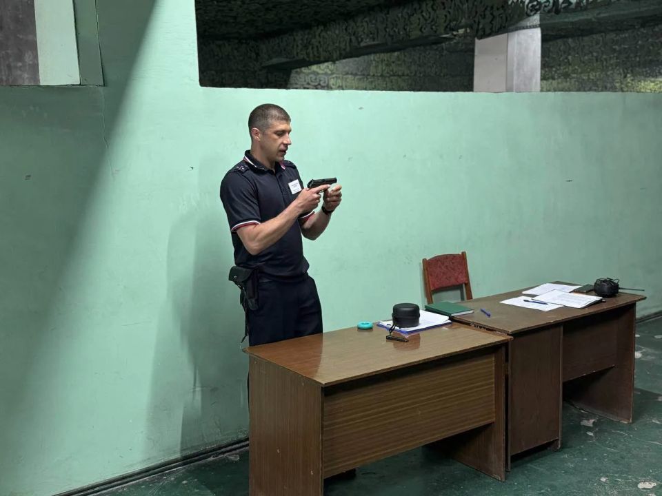 Руководители территориальных подразделений ОВД приняли участие в занятиях по огневой подготовке Руководители территориальных подразделений ОВД приняли участие в занятиях по огневой подготовке