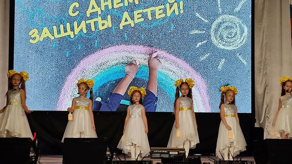 Каждый день каникул всегда особенный, потому, что это новый день лета, а с ним яркие впечатления, отдых и веселье Каждый день каникул всегда особенный, потому, что это новый день лета, а с ним яркие впечатления, отдых и веселье