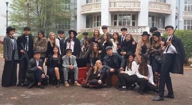 С особым теплом и гордостью говорим о выпускниках Алчевской средней школы № 7 С особым теплом и гордостью говорим о выпускниках Алчевской средней школы № 7
