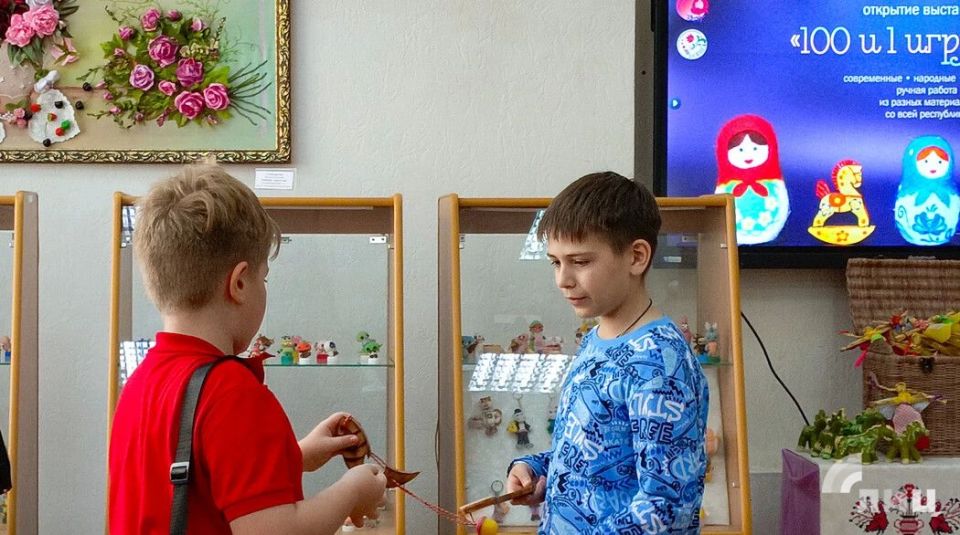 Мастера народного творчества ЛНР представили выставку игрушек ко Дню защиты детей Мастера народного творчества ЛНР представили выставку игрушек ко Дню защиты детей