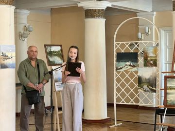 2 июня в Краснодонском ДК им. «Молодой гвардии» прошло торжественное открытие персональной выставки известного свердловского художника Юрия Юсипчука