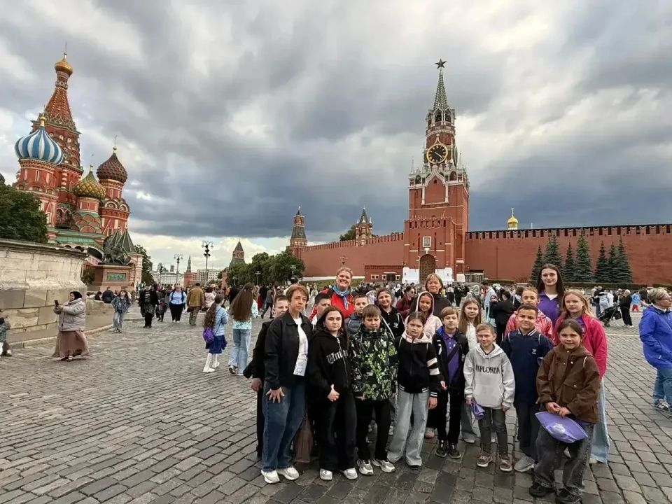 Орлята 4А из Ровеньковской гимназии имени Н. Трублаини в Москве! Орлята 4А из Ровеньковской гимназии имени Н. Трублаини в Москве!