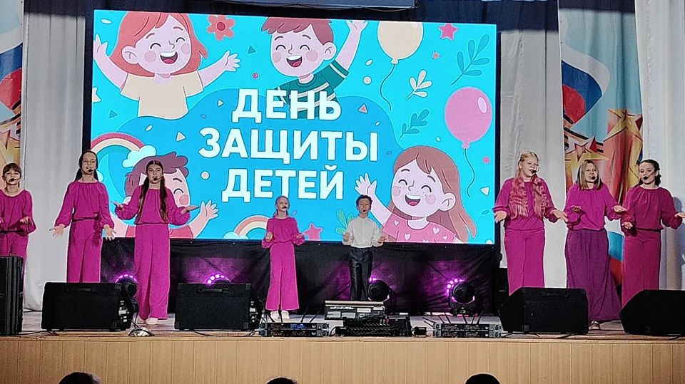 Каждый день каникул всегда особенный, потому, что это новый день лета, а с ним яркие впечатления, отдых и веселье Каждый день каникул всегда особенный, потому, что это новый день лета, а с ним яркие впечатления, отдых и веселье