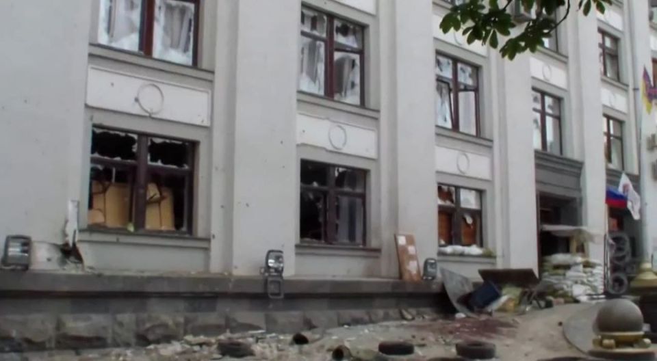 Эдуард Басурин: #МЫПОМНИМ. 2 июня 2014 года Авиаудар по зданию Луганской областной администрации Эдуард Басурин: #МЫПОМНИМ. 2 июня 2014 года Авиаудар по зданию Луганской областной администрации