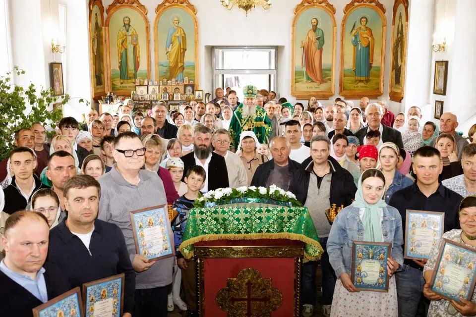 В день Пятидесятницы митрополит Пантелеимон совершил Литургию в Троицком храме села Пивнёвка