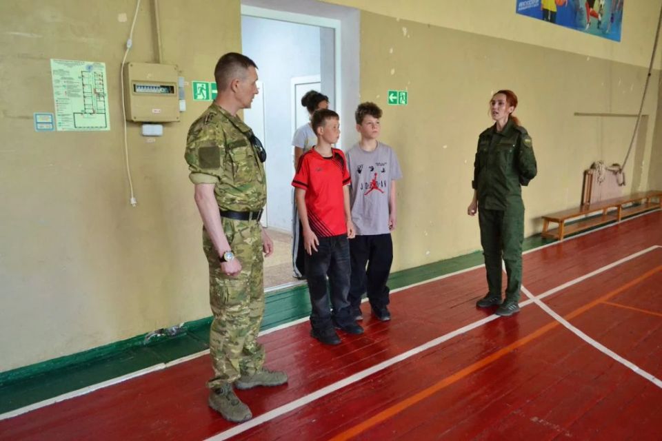 Добрые дела: Сергей Цемкало и Юрий Грищенко поздравили юного луганчанина с днём рождения и показали ребятам Казачий кадетский корпус Добрые дела: Сергей Цемкало и Юрий Грищенко поздравили юного луганчанина с днём рождения и показали ребятам Казачий кадетский корпус