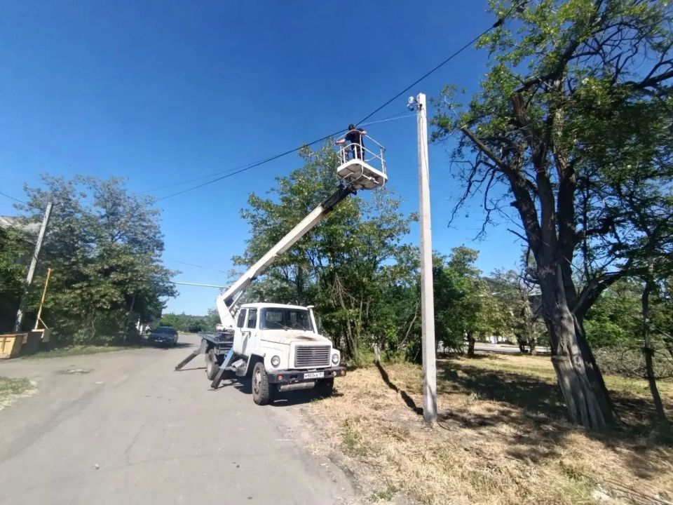 В пгт Ясеновский и пгт Пролетарский продолжаются работы по благоустройству территории В пгт Ясеновский и пгт Пролетарский продолжаются работы по благоустройству территории