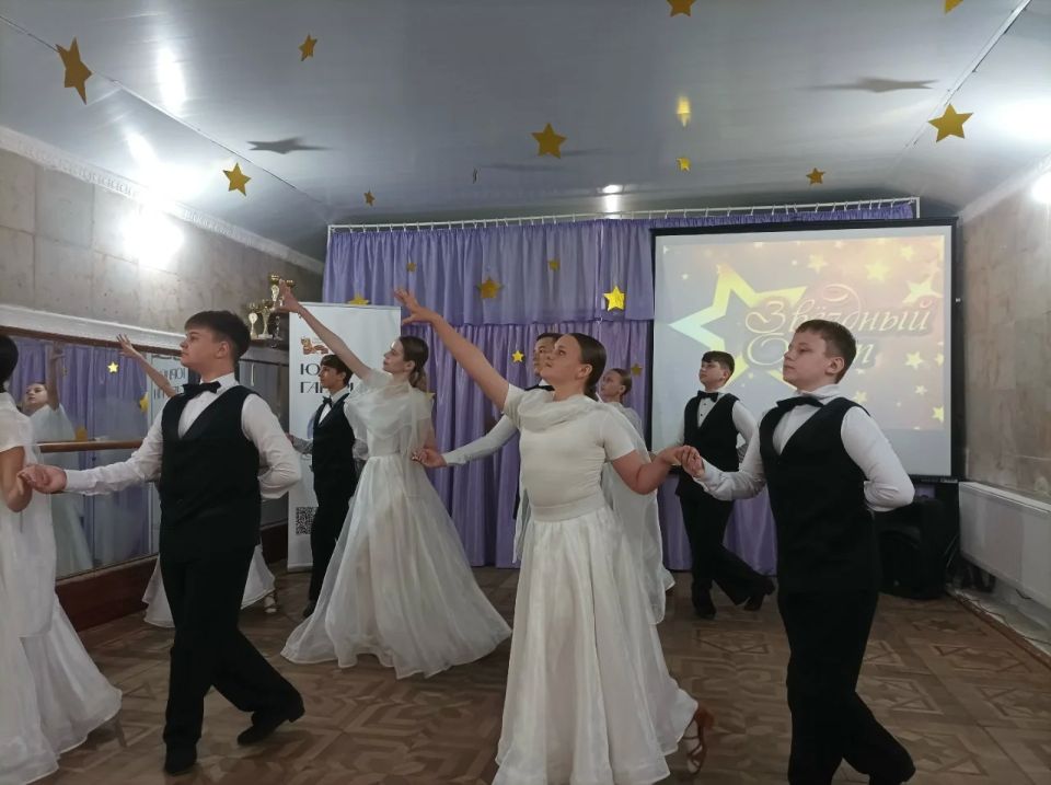 В Лутугинском доме детского и юношеского творчества прошёл праздник «Звёздный Олимп» В Лутугинском доме детского и юношеского творчества прошёл праздник «Звёздный Олимп»