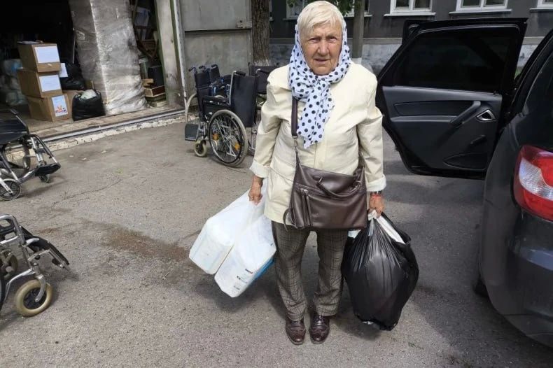 Забота в каждом действии: красноярские единороссы передали гуманитарную помощь особенным детям Свердловского округа к 1 июня Забота в каждом действии: красноярские единороссы передали гуманитарную помощь особенным детям Свердловского округа к 1 июня